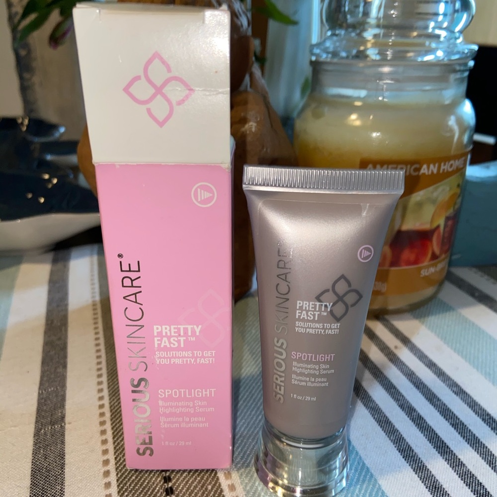 PRETTY FASTTM SPOTLIGHT HIGHLIGHTING SERUM